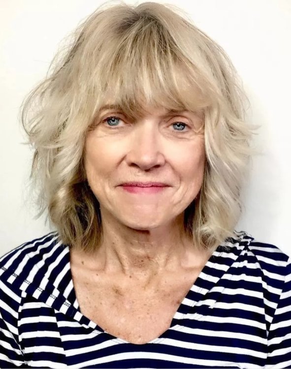 Стрижки для 60 летних. Обычная женщина средних лет. Короткие стрижки для старушек. Филлис шлоссберг. Женщина в возрасте.