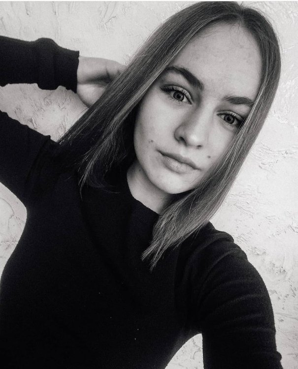 Девушка из анон