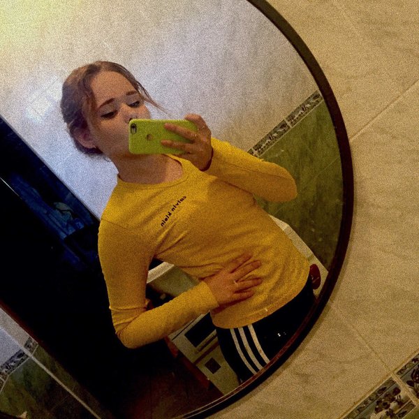 Куда слить фото девушки