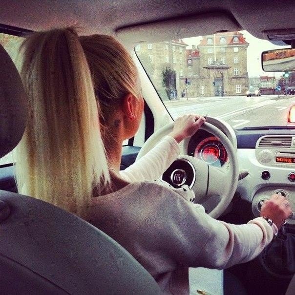 Фото на аву девушка за рулем