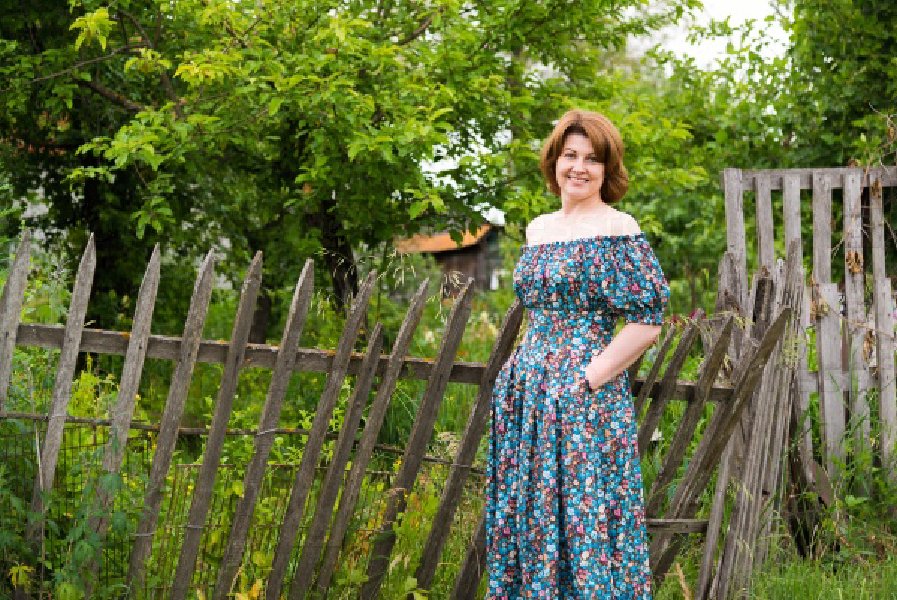 Красивые девушки в деревне. Женщины которые жить в деревне. Деревня айдара староверы. Деревня в глубинке. Девочка в деревне.